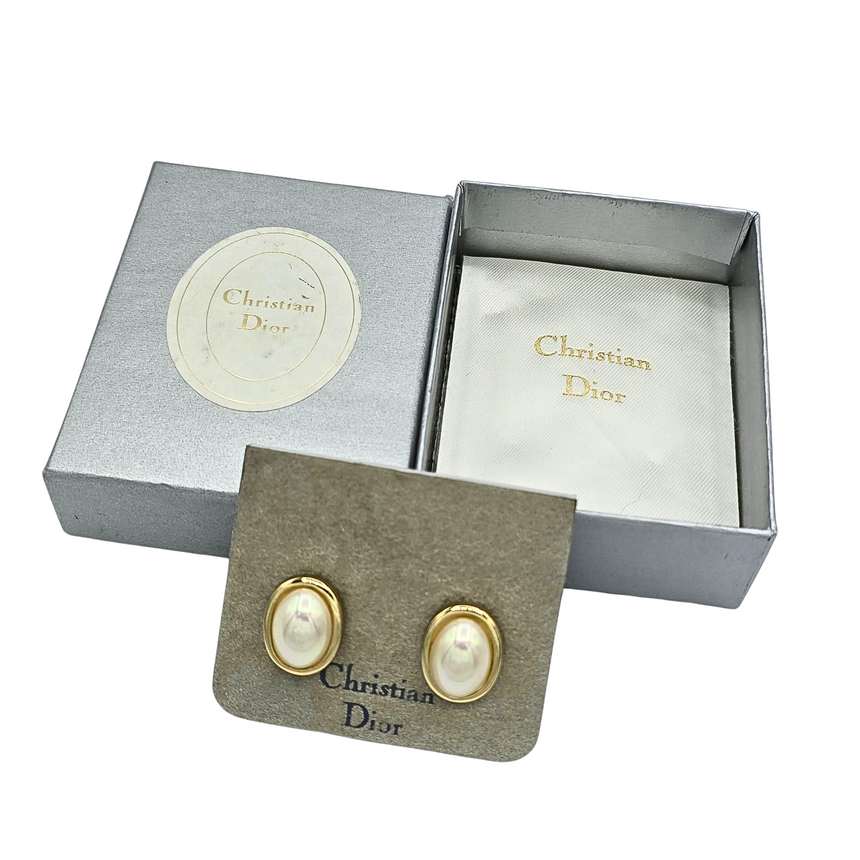 image Beads, silk and gemstones