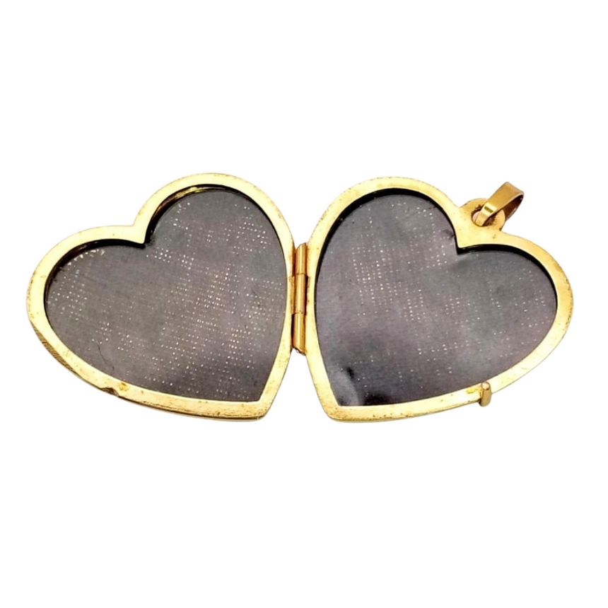Vintage Gold Tone Double Heart Photo Locket Pendant – 17.75" Necklace, Etched, No Stone